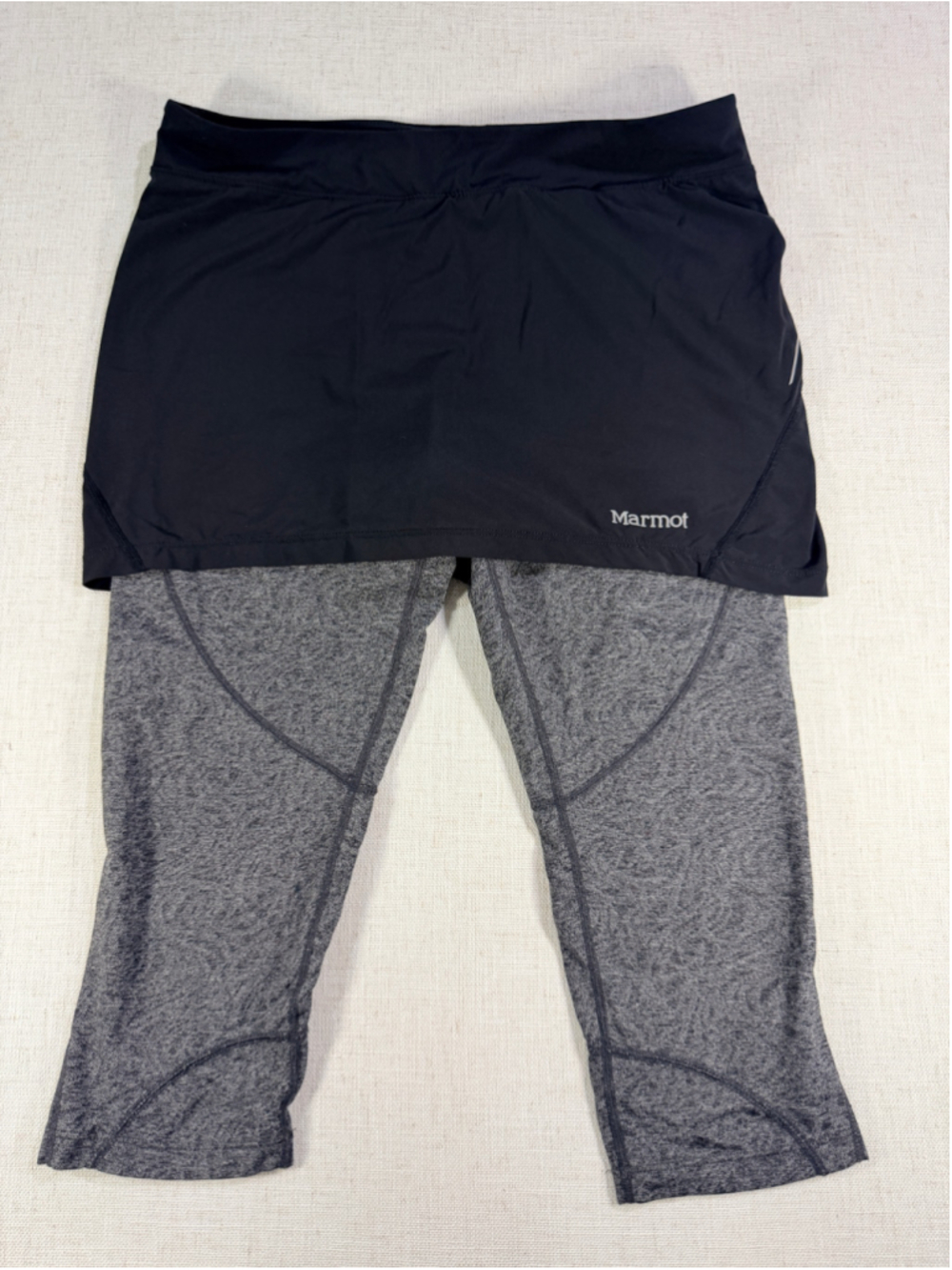 Marmot Women’s 2-in-1 Skirted Capri Running Leggings Skapris Black Gray Size M